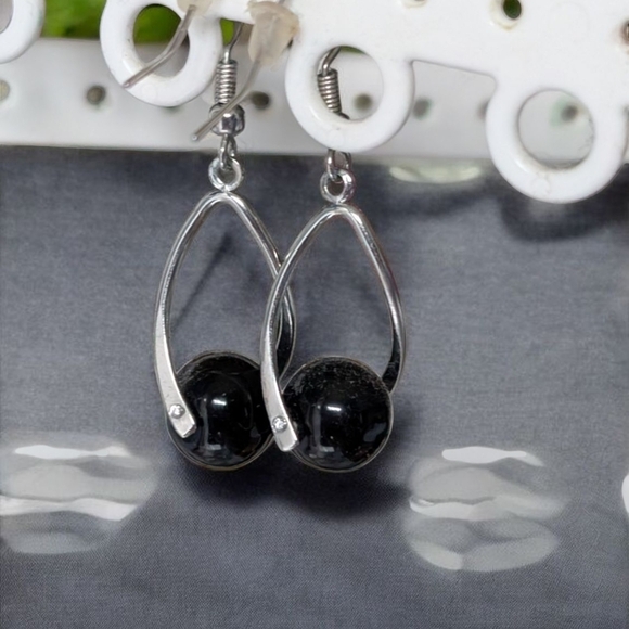 Fashion Elegant Silver and Black Earrings (EUC) - Picture 3 of 3